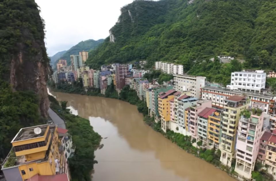 VIDEO: Ovaj kineski grad je jedan od najužih na svetu