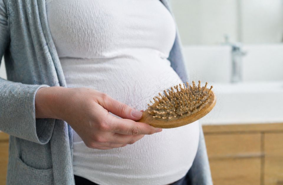 Zašto kosa počinje da opada nakon porođaja