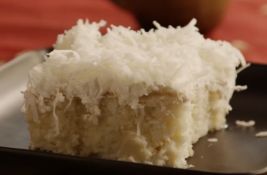 VIDEO: Kremasti kokos kolač - idealan desert za ljubitelje kokosa