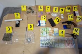 Muškarac uhapšen u Beogradu: Pronađen kokain, MDMA, marihuana, pištolj, municija...