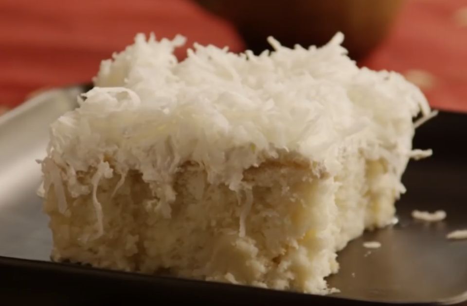 VIDEO: Kremasti kokos kolač - idealan desert za ljubitelje kokosa