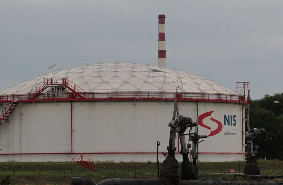 Vlasnici pumpi u Srbiji: Naftni derivati NIS-a skuplji od uvoznih, ne možemo da ih odbijemo