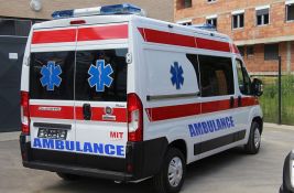 Dva muškarca povređena u udesu u Begeču, dve biciklistkinje se sudarile u Braće Ribnikara