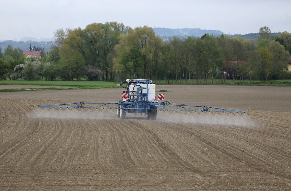 Od danas potpuno zabranjeno 113 pesticida