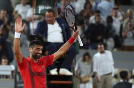 Novak 100. pobedom ubedljivo do četvrtfinala Rolan Garosa: Neka se spremi Zverev