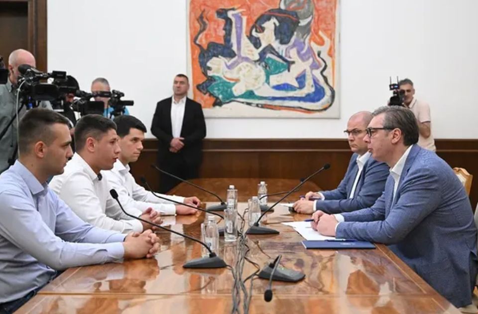 Vučić studentima koji bi da uče: Ući ćete na fakultete, da oni mogu, a vi ne - taj film neće gledati