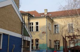 Pokrajinska vlada: 19 miliona dinara za hitnu sanaciju osnovne škole u Sremskim Karlovcima