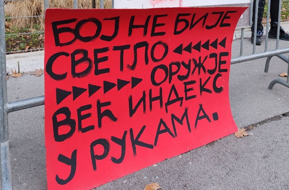 FOTO: Studenti u blokadi objavili zvanične flajere Vidovdanskog protesta, QR kodom do ankete FOTO: Studenti u blokadi objavili zvanične flajere Vidovdanskog protesta, QR kodom do ankete