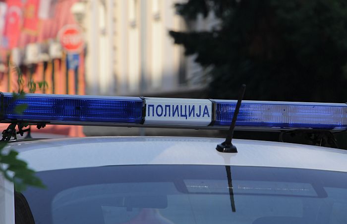 Devojka uhapšena nakon pljačke prodavnice u Šapcu, prodavačici pretila pištoljem