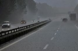 Upozorenje vozačima koji voze kroz Vojvodinu - oprez zbog kiše koja se ledi na tlu
