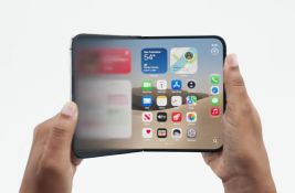 VIDEO: Prvi iPhone na preklapanje stigao u prodavnice po ceni od 2.000 dolara 