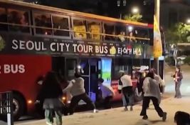 VIDEO Ulicama Seula saobraća neobičan autobus za Noć veštica: Putnike napadaju zombiji