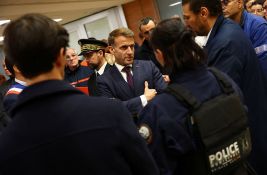 Makron: Pucnjava kod Pariza teroristički čin, jedna osoba ubijena, pet ranjeno
