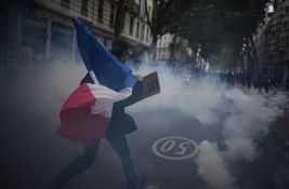 Sukobi policije i demonstranata u Parizu: Oko 400.000 ljudi na protestima širom Francuske