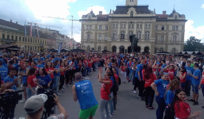 FOTO: Maturanti plesali na Trgu slobode