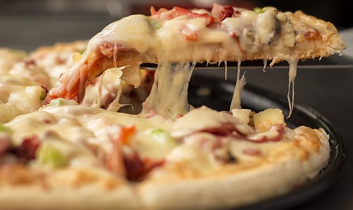 FOTO: Kuvar objasnio kako se pravilno jede pica