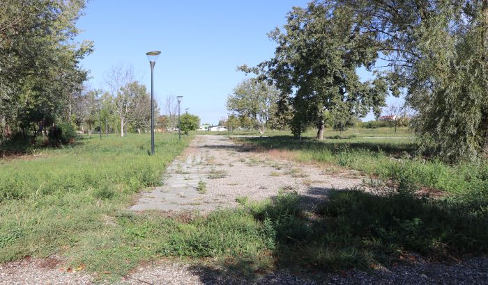 FOTO, VIDEO: Novi park kojeg nema - prošetajte se kroz korov između Novog naselja i Nove Detelinare