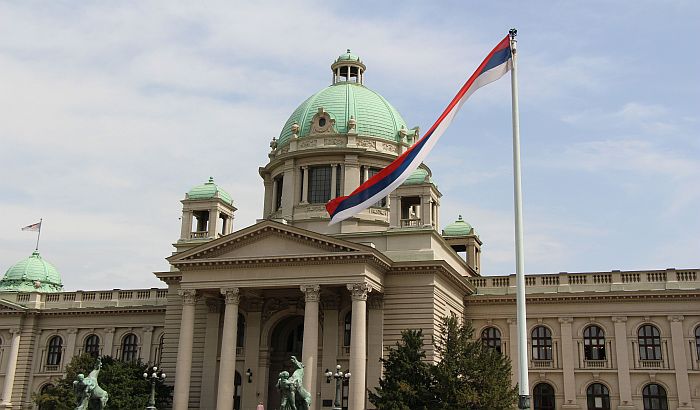 Predstavnici opozicije iz protesta u holu Skupštine tokom cele noći