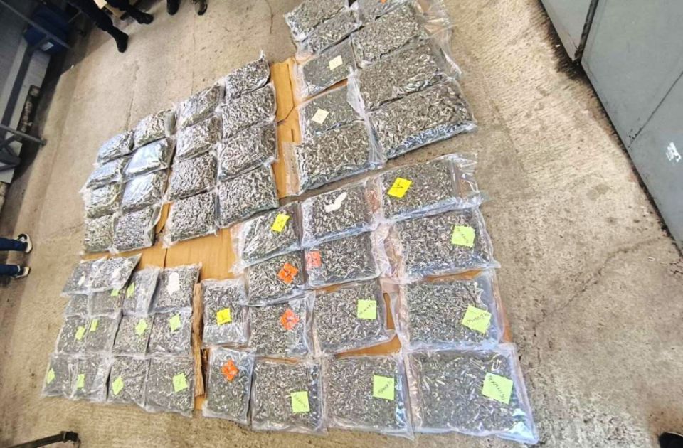 FOTO: Na prelazu Šid zaplenjeno 43 kilograma marihuane i uhapšena jedna osoba