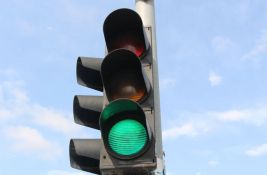 Većina vozača u Srbiji i dalje podržava trepćuće zeleno svetlo na semaforu - koliko je ono korisno?