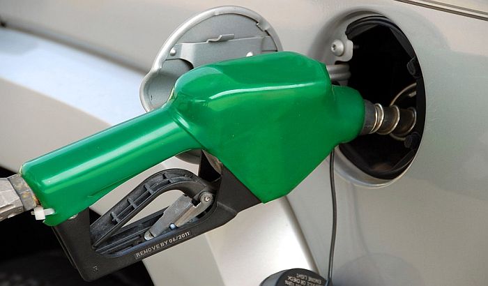 Zašto je gorivo skupo i pored pojeftinjenja nafte