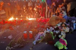 BLOG Novosadska tragedija: Sveće za nastradale u Novom Sadu, Beogradu, Nišu, Kragujevcu, Tuzli