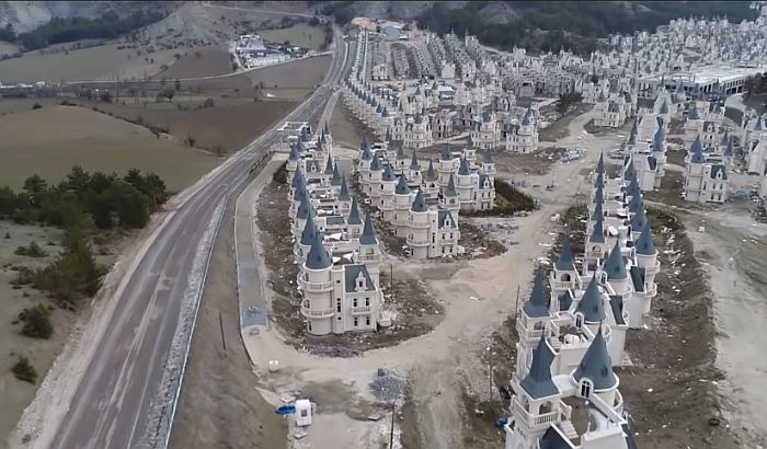 VIDEO: Pusti sablasni grad iz "Diznijeve" bajke na zapadu Turske