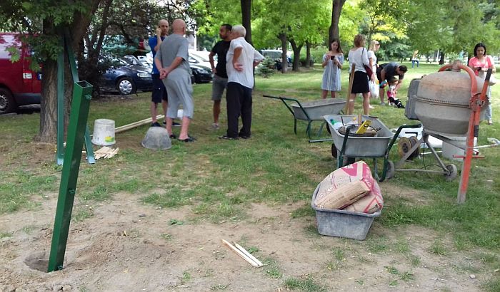 FOTO: Stanari Limana blokirali radove Gradskog zelenila