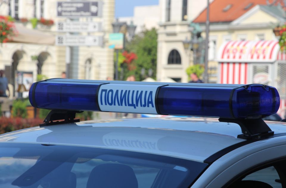 Potraga za muškarcem koji je oštrim predmetom povredio tri osobe na ulici u Nišu