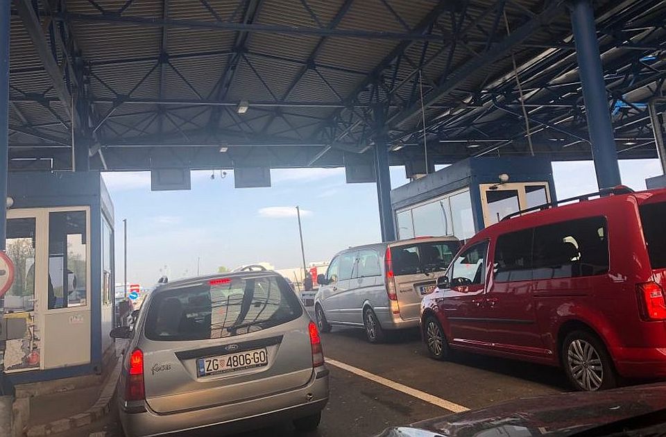 Zatvoreno uključenje na auto-put prema Novom Sadu od Horgoša, bez većih gužvi na putevima u Srbiji
