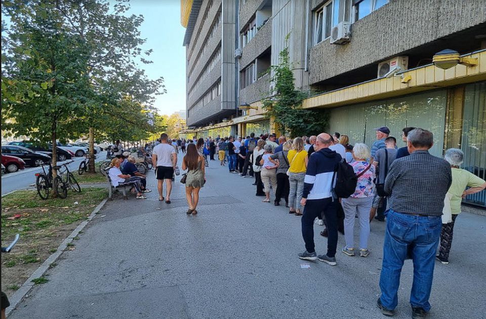 EDS: U Novom Sadu otvoreno još sedam šaltera za reklamacije na račune za struju EDS: U Novom Sadu otvoreno još sedam šaltera za reklamacije na račune za struju