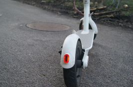 Agencija za bezbednost saobraćaja apelovala na roditelje i škole: Pazite na decu na e-trotinetima 