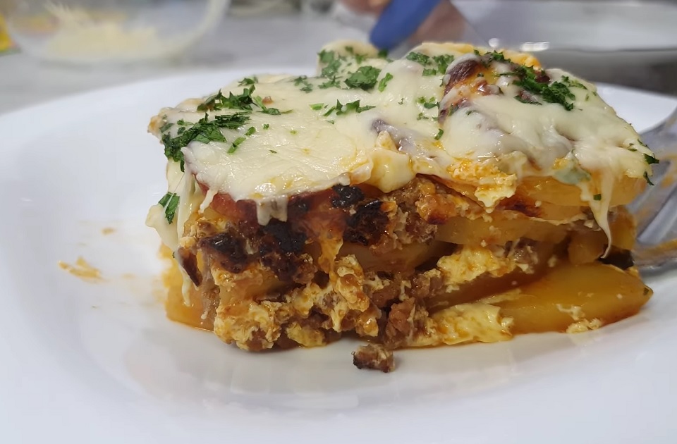 Recept za domaću musaku sa krompirom: Klasik koji uvek uspeva