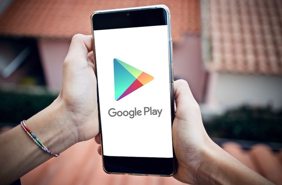 Google Play uvodi novinu: Napomene za aplikacije koje više troše bateriju kada se ne koriste