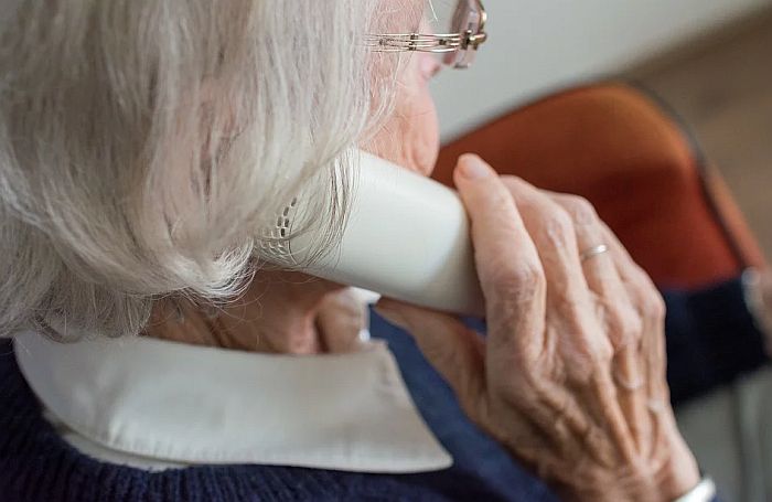 Ženi od 90 godina telefonskom prevarom uzeli 32 miliona dolara