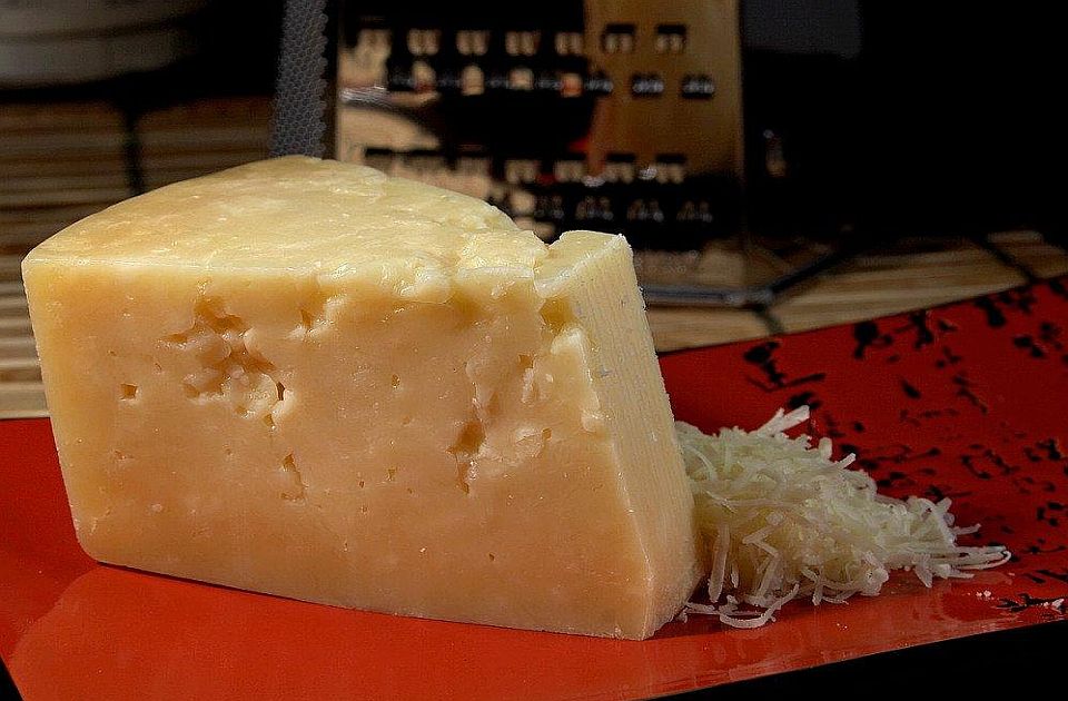 Mlekara u Kikindi nezakonito produžavala rok trajanja siru