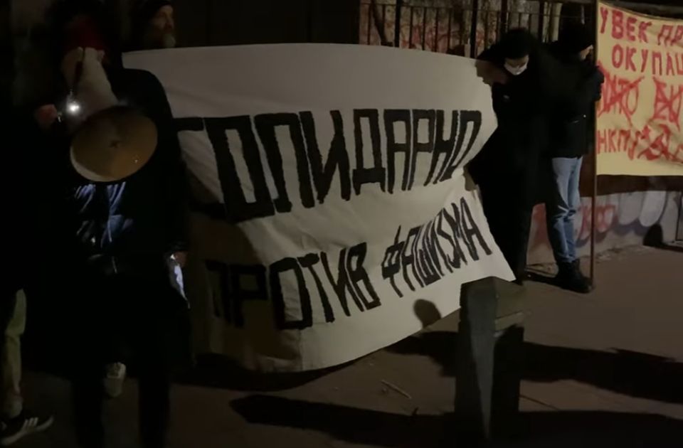 Simpatizeri Milana Nedića privedeni kad su s kaiševima i palicama pokušali da dođu do antifašista