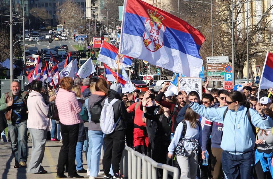 ANKETA: Treba li opozicija da podrži studentsku listu?