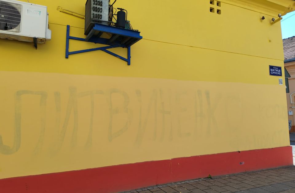 Prekrečen grafit mržnje upućen ukrajinskom ambasadoru u Novom Sadu