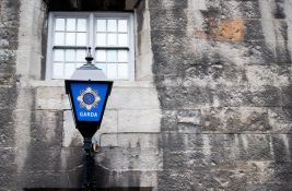 Irska policija: Mladi voze u suprotnom smeru zbog 