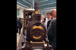 VIDEO: Napravljen najduži čokoladni voz na svetu - i nije za jelo