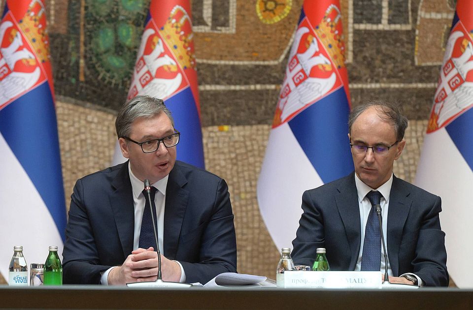 Sednica Vlade: Vučić propituje i ponižava ministre, oni ćute ili mu se pravdaju - šta to pokazuje