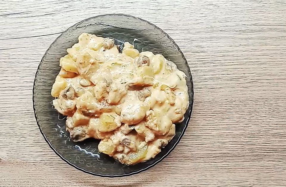 Krompir i šampinjoni u sosu od pavlake - savršeni i kao glavno jelo i kao dodatak