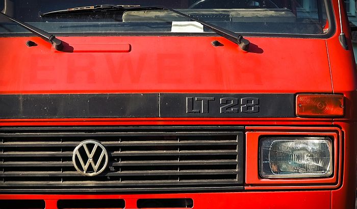 Prevrnuo se prepun kamion, 77 poginulih