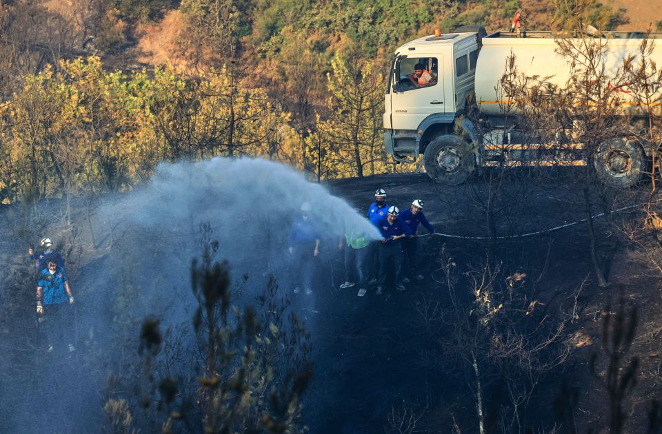 VIDEO: U Turskoj žestoki požari na periferiji Burse, evakuisano više od 3.500 ljudi VIDEO: U Turskoj žestoki požari na periferiji Burse, evakuisano više od 3.500 ljudi