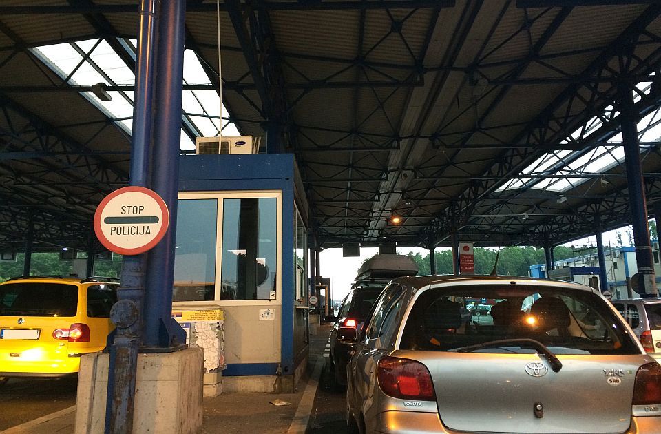 AMSS: Teži uslovi za vožnju, kamioni čekaju na Preševu i Horgošu