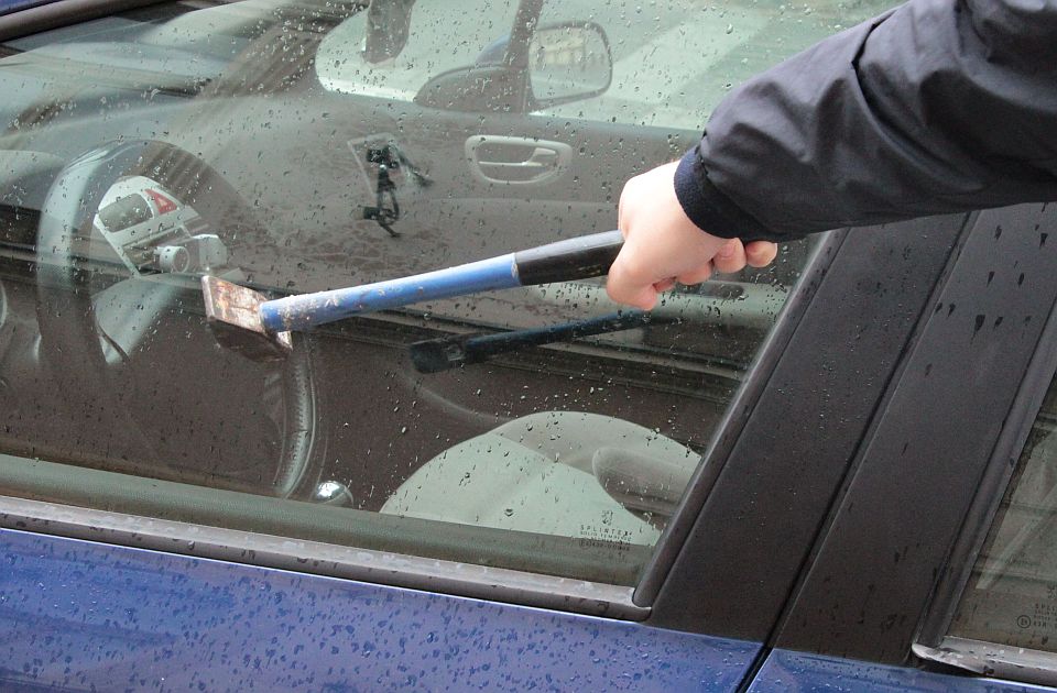 FOTO Obijeni automobili širom Novog Sada: 