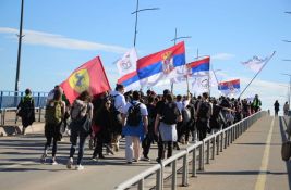 Studenti iz zapadne Srbije pešače u tri kolone na završni predizborni skup u Beogradu