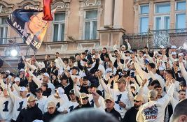 UŽIVO Pune se tribine SNS aktivista pred miting, Vučić stiže vozom, Andrej Vučić u porti sa direktorom Jovine