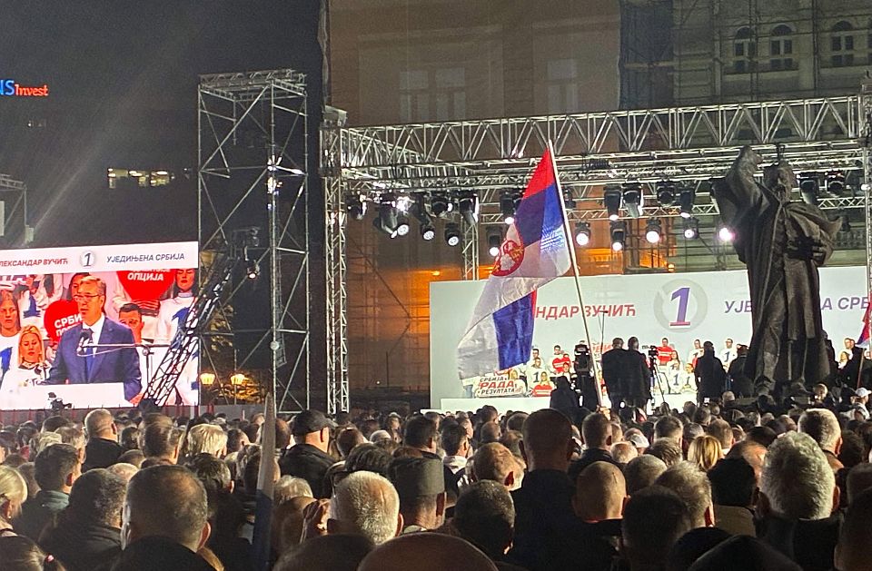 UŽIVO VIDEO Vučić drži govor na Trgu slobode, kolaps u saobraćaju zbog mitinga naprednjaka